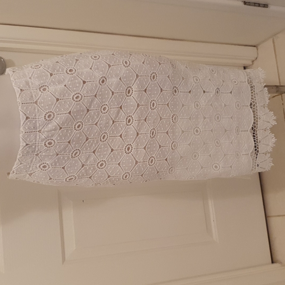 Absolutely Gorgeous Set Skirt and Crop Top - Picture 3 of 12